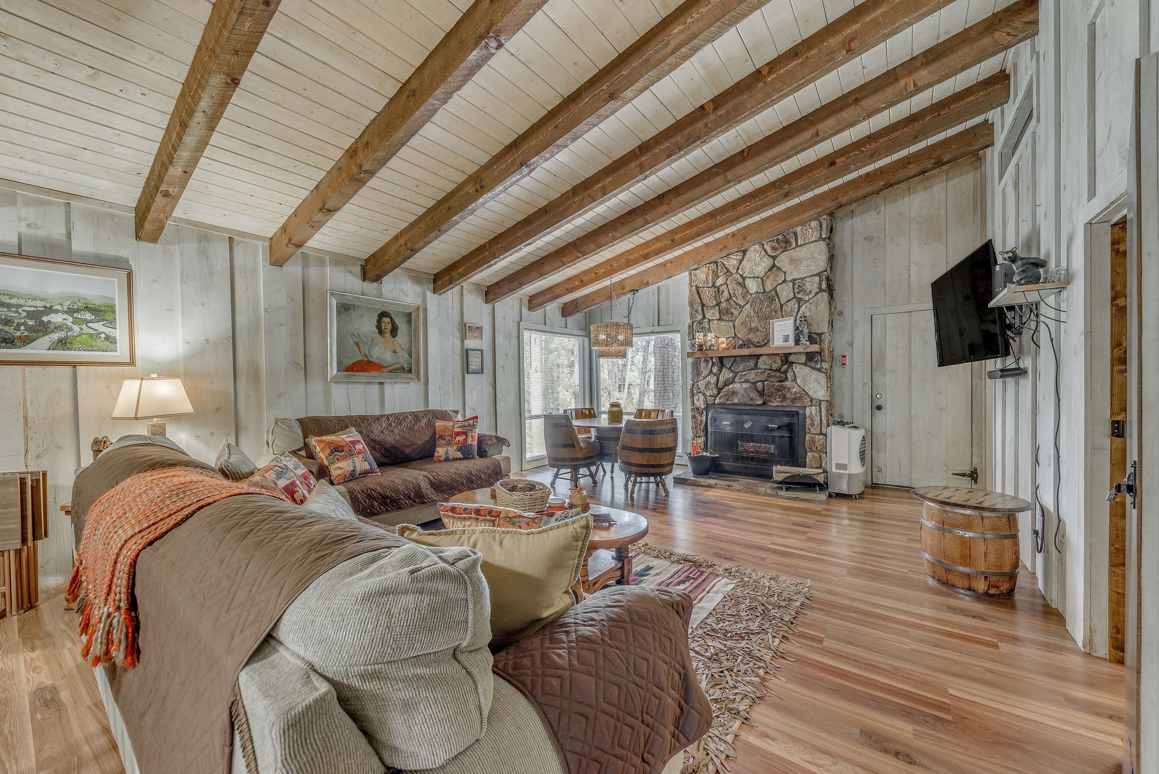Charming Ruidoso Cabin w/ Screened-In Porch