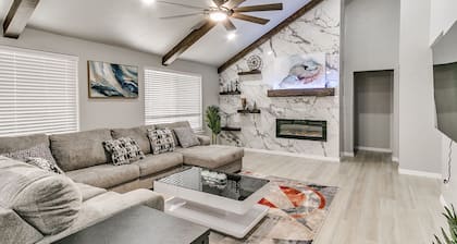 Cozy Family Home With Pool