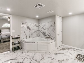 5 chambres, fer et planche à repasser, Wi-Fi, draps fournis