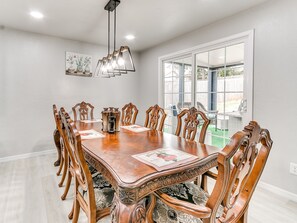 Dining - Cozy Family Home With Pool (Oklahoma City)