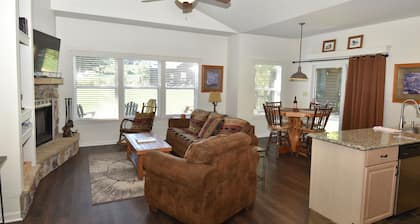 Old Kinderhook Creekside Golf Cottage 13