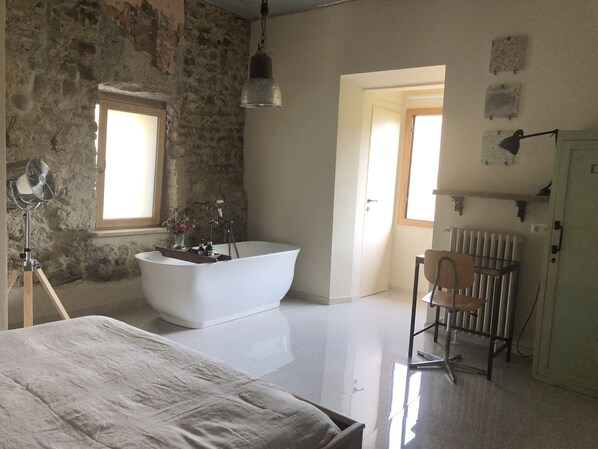 1 dormitorio, tabla de planchar con plancha, cuna de viaje y wifi gratis