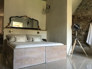 1 bedroom, iron/ironing board, travel cot, free WiFi