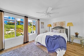 3 bedrooms, desk, WiFi, bed sheets