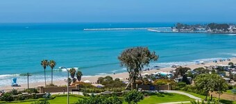 NEW LISTING! White Water & HARBOR VIEWs! Close to Restaurants, Beach & Harbor!