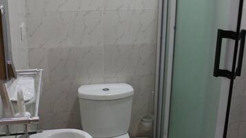 Standard Room | Bathroom | Shower, towels