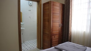 Standard Room | Desk, soundproofing, free WiFi, bed sheets