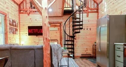 Hot Tub (Private) | DogsOK | FirePit | Hiking | Climbing