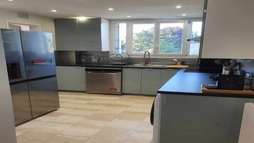 Kühlschrank, Ofen, Herdplatte, Geschirrspüler