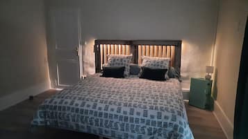 2 bedrooms, desk, travel crib, WiFi