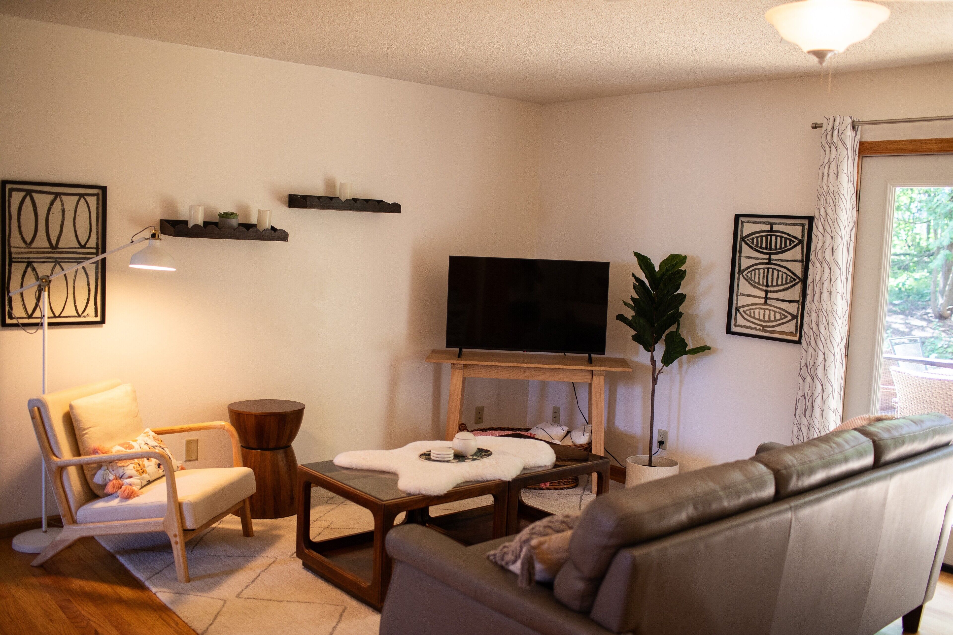 The Pine House: a cozy home for you & yours!