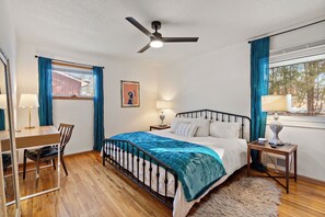 4 bedrooms, iron/ironing board, free WiFi, bed sheets - The Pine House: a cozy home for you & yours! (Stillwater)