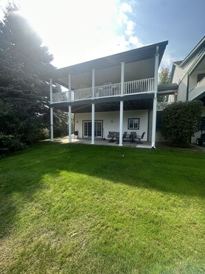 Exterior - Cozy & Private 2 Bedroom / Chief Golf Cottages Upper Condo / Spectacular Views! (Bellaire)