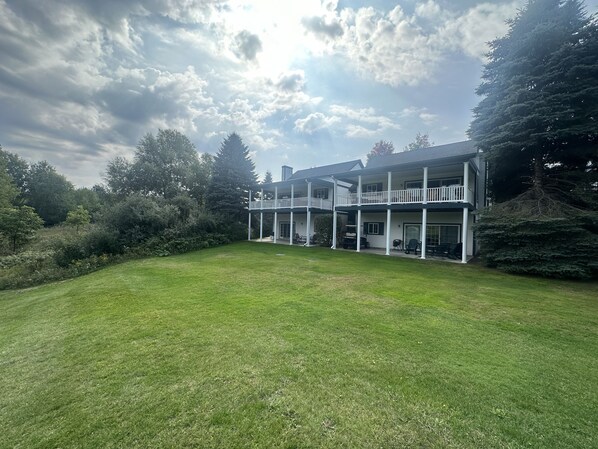 Exterior - Cozy & Private 2 Bedroom / Chief Golf Cottages Upper Condo / Spectacular Views! (Bellaire)