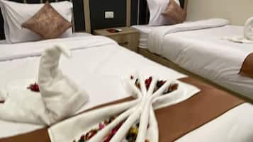 Hypo-allergenic bedding, in-room safe, free WiFi, bed sheets