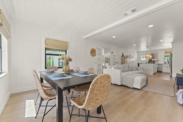 Dining - Tropical Oasis with Private Pool near Downtown West Palm Beach!! (West Palm Beach)