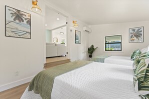 4 bedrooms, desk, free WiFi, bed sheets - Tropical Oasis with Private Pool near Downtown West Palm Beach!! (West Palm Beach)