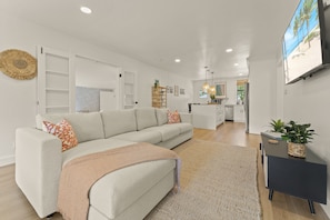 Smart TV - Tropical Oasis with Private Pool near Downtown West Palm Beach!! (West Palm Beach)