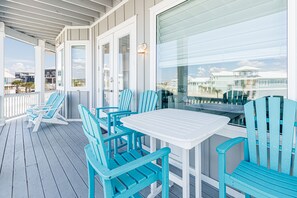 Outdoor dining - Hart’s Landing-Canal Front Home (Navarre)