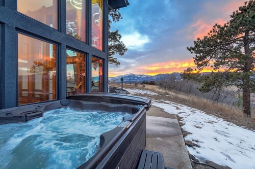 6k SQ. FT./ 72 Acre Wildlife Preserve/ Hot Tub/ Grand Views