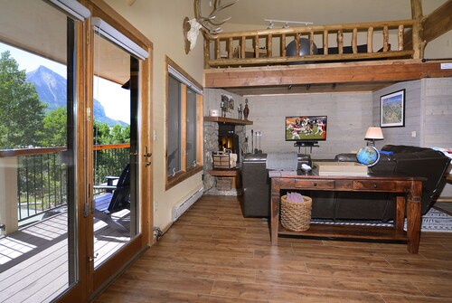 3br/2Ba,Mt view,hot tub,free shuttle!
Book your Summer Vacation!!!