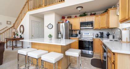 Masthope Mountain Hideaway walking distance to the lake and 8 min to ski lodge