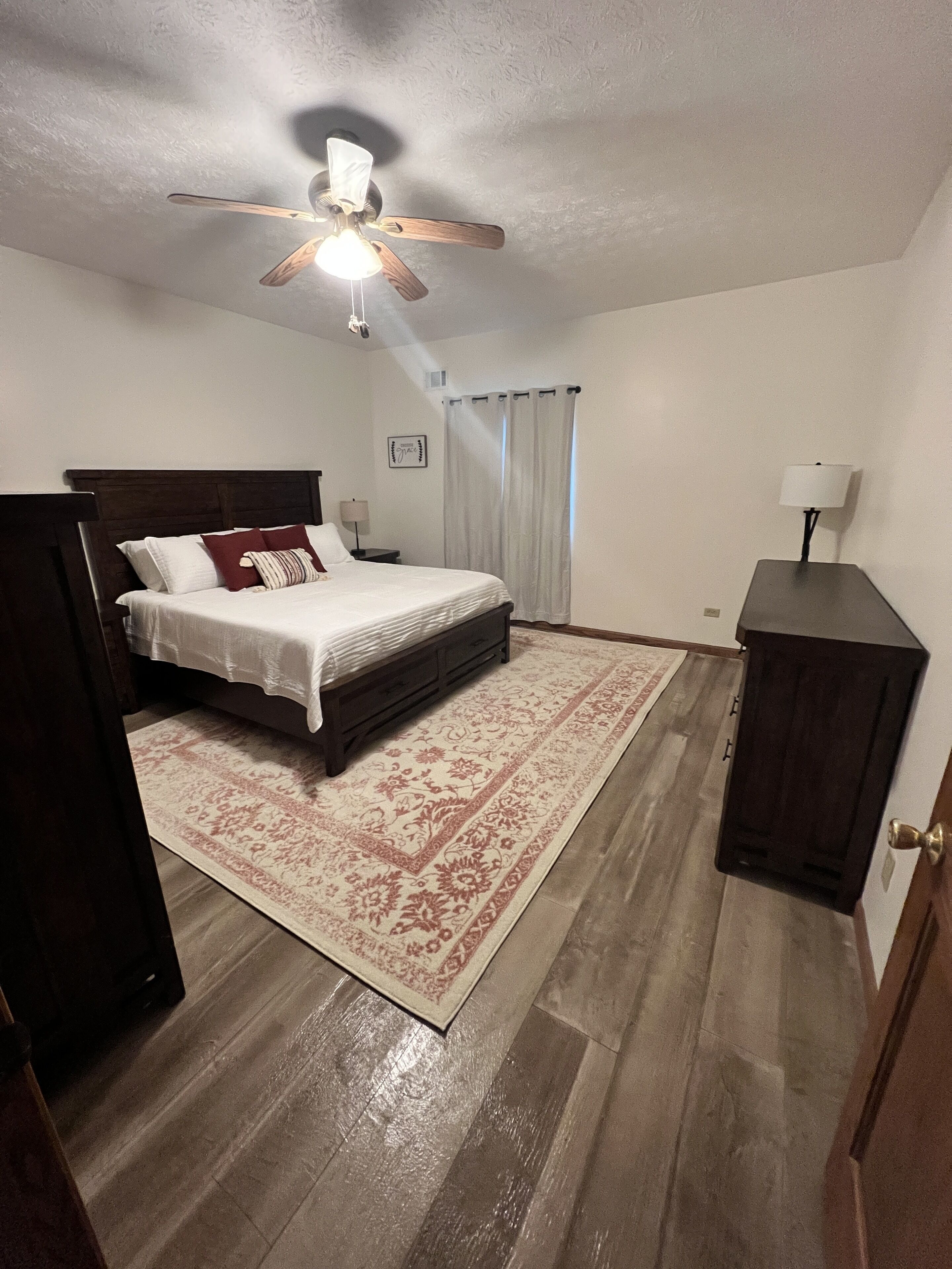 2 bedrooms, travel cot, free WiFi, bed sheets