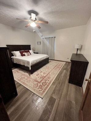 2 bedrooms, travel cot, free WiFi, bed sheets