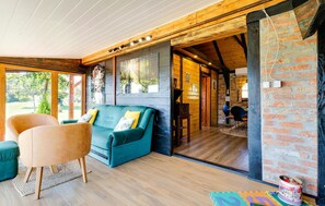 Smart-TV, Kamin, Stereoanlage