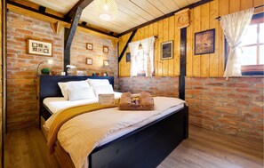2 bedrooms, iron/ironing board, travel cot, free WiFi