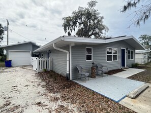 Exterior - Palmetto Breeze-Coastal Retreat, Pet Friendly! Complete Refresh (Edgewater)