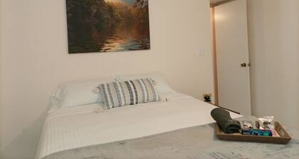 Cheerful Home, Comfy Entertainment Spaces; Family-Pet friendly & Great Location!