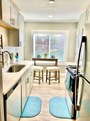 Fridge, oven, stovetop