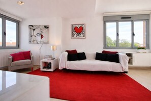 TV - Apartamento El Ático de Anat (Posada De Llanes)