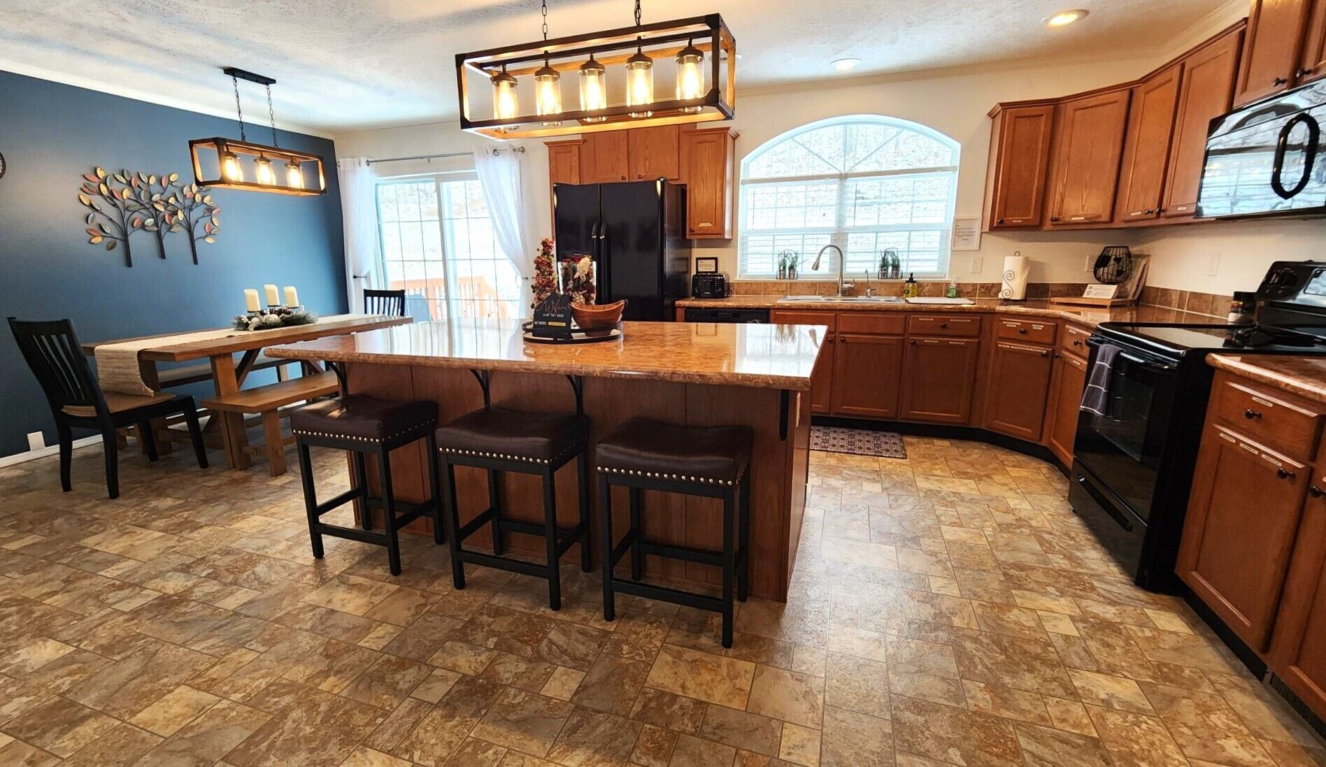 ثلاجة، ميكروويف، فرن، موقد طهي مسطح