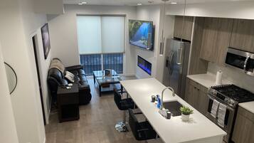 Refrigerador, microondas, horno y parrilla de estufa