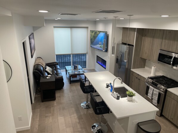 Refrigerador, microondas, horno, placa de cocina