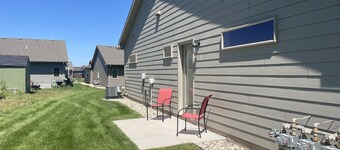 Relaxing Townhouse Getaway with great location in Sioux Falls.