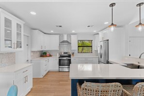 Fridge, microwave, oven, stovetop - Close to Everything! Stylish Home w/ Pool & Spa (Naples)