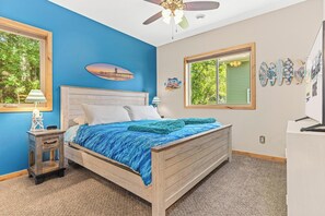 4 室のベッドルーム、デスク、アイロン / アイロン台、WiFi (無料)