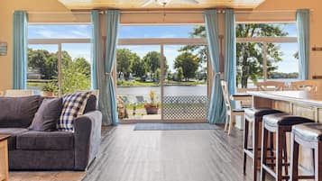 Smart-tv, pejs, videospil, bordtennisbord