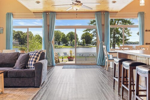 Spacious Lakefront Cabin|Epic Gameroom|Paddleboards