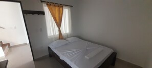 Basic Single Room | Desk, free WiFi - Hotel Apartado (Apartadó)