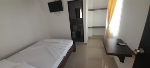 Basic Single Room | Desk, free WiFi - Hotel Apartado (Apartadó)