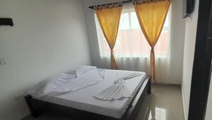 Kamar Single Basic | Meja kerja dan Wi-Fi gratis