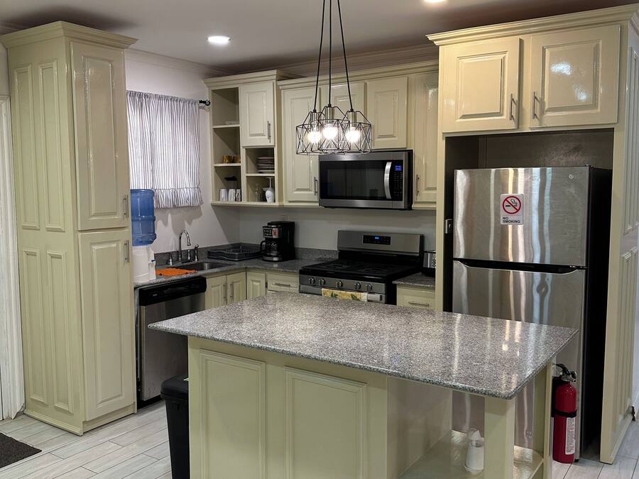 Presidential Apartment | Private kitchen | Full-size fridge, microwave, oven, dishwasher