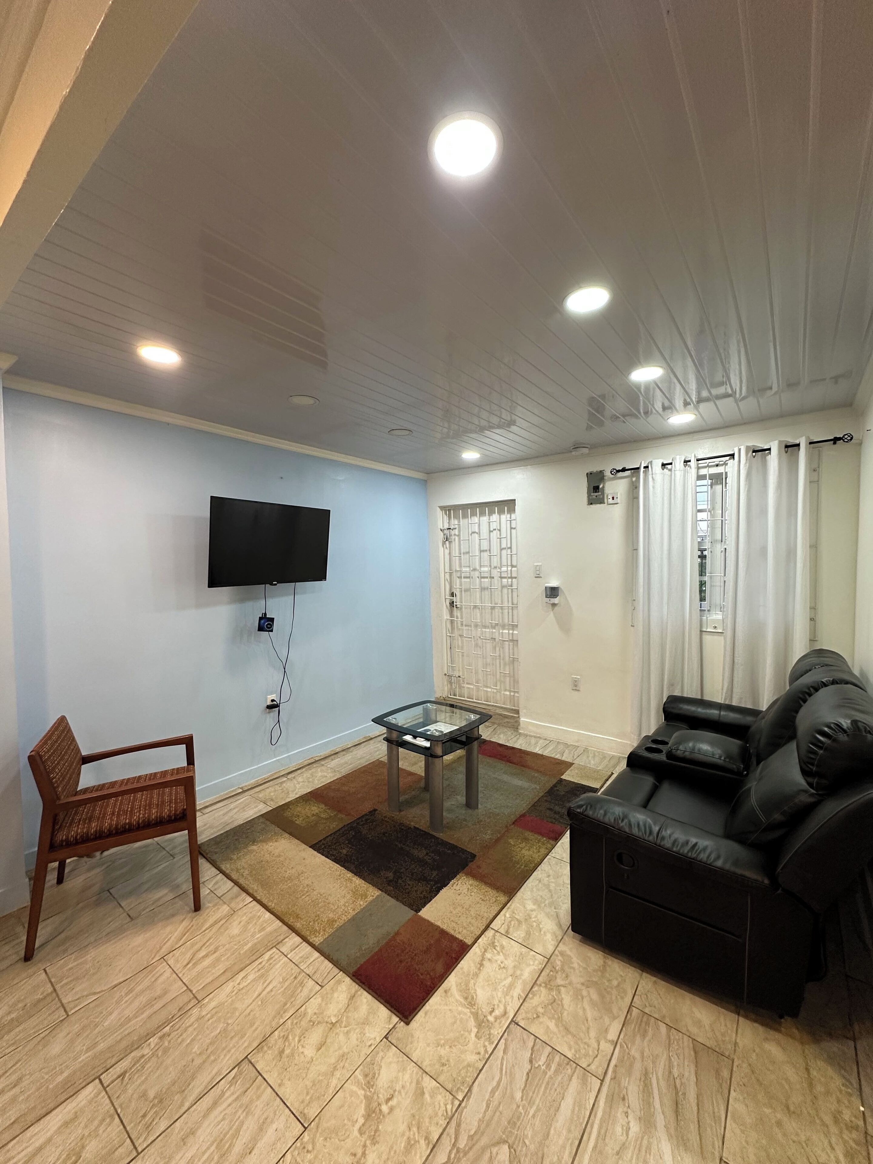 Business Apartment | Living area | 42-inch Smart TV with cable channels, printers