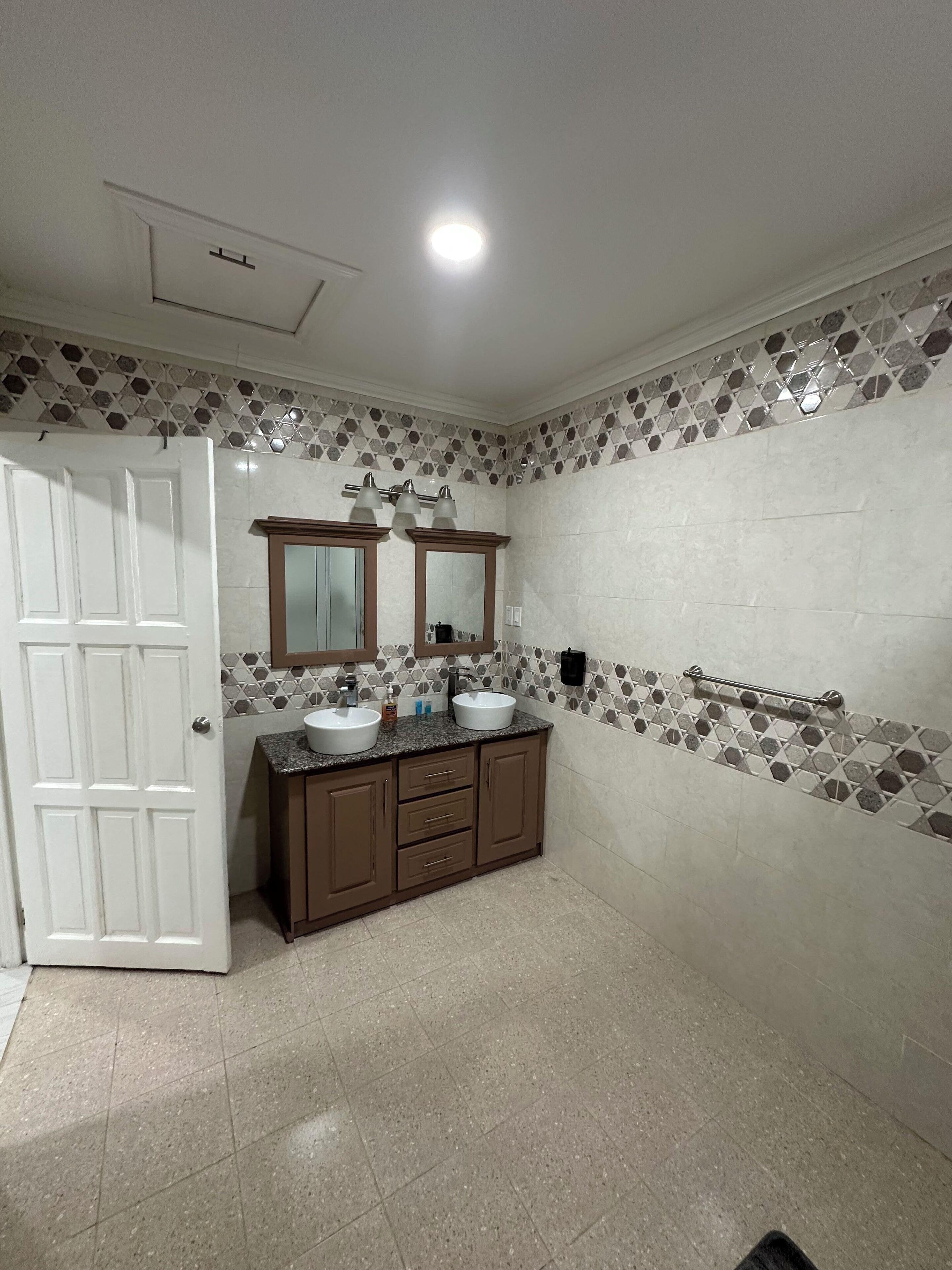 Superior Apartment | Bathroom
