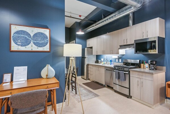 Osprey Suite | Private kitchen | Full-size fridge, microwave, oven, dishwasher