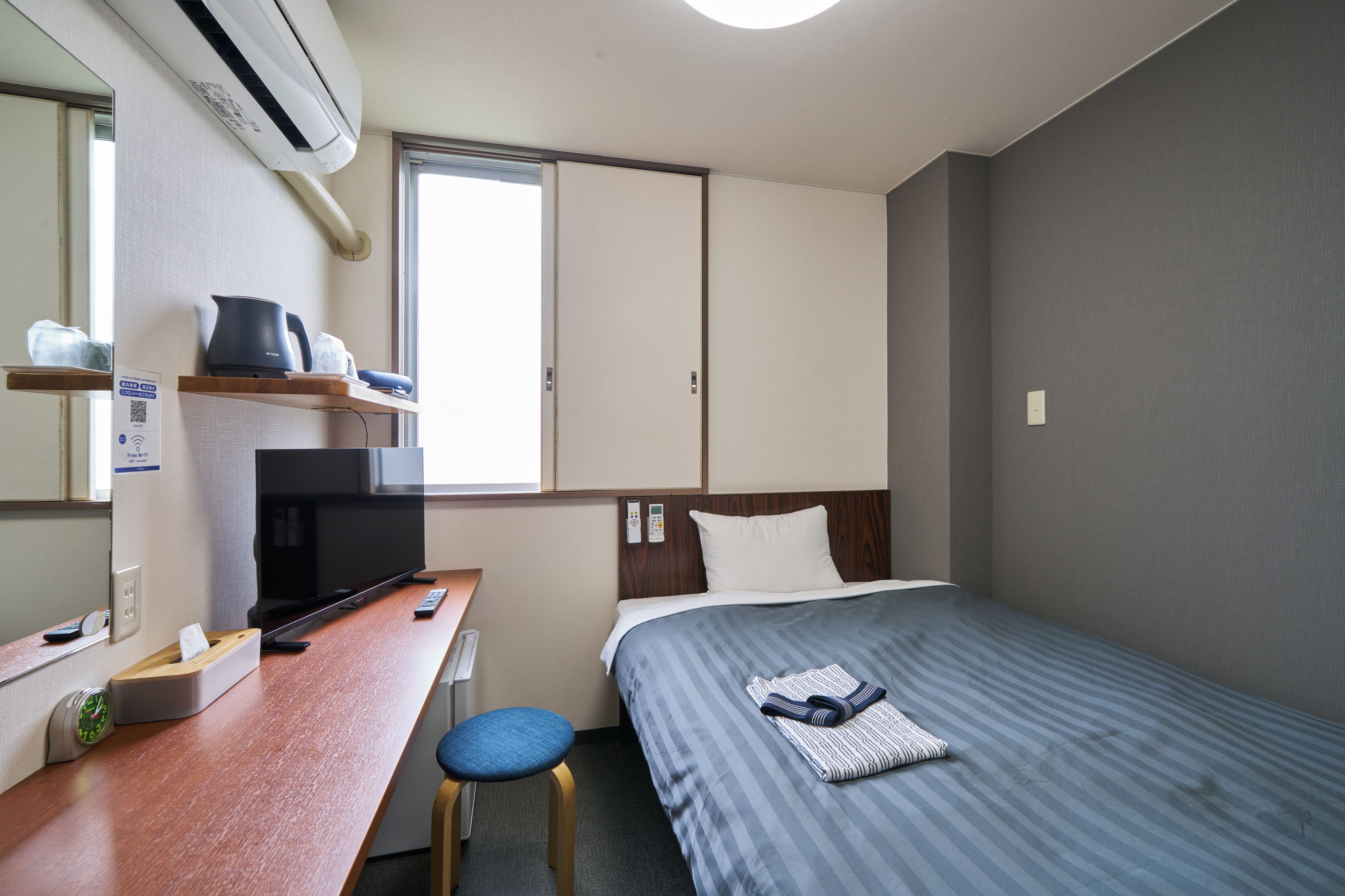 WiFi (free), bed sheets